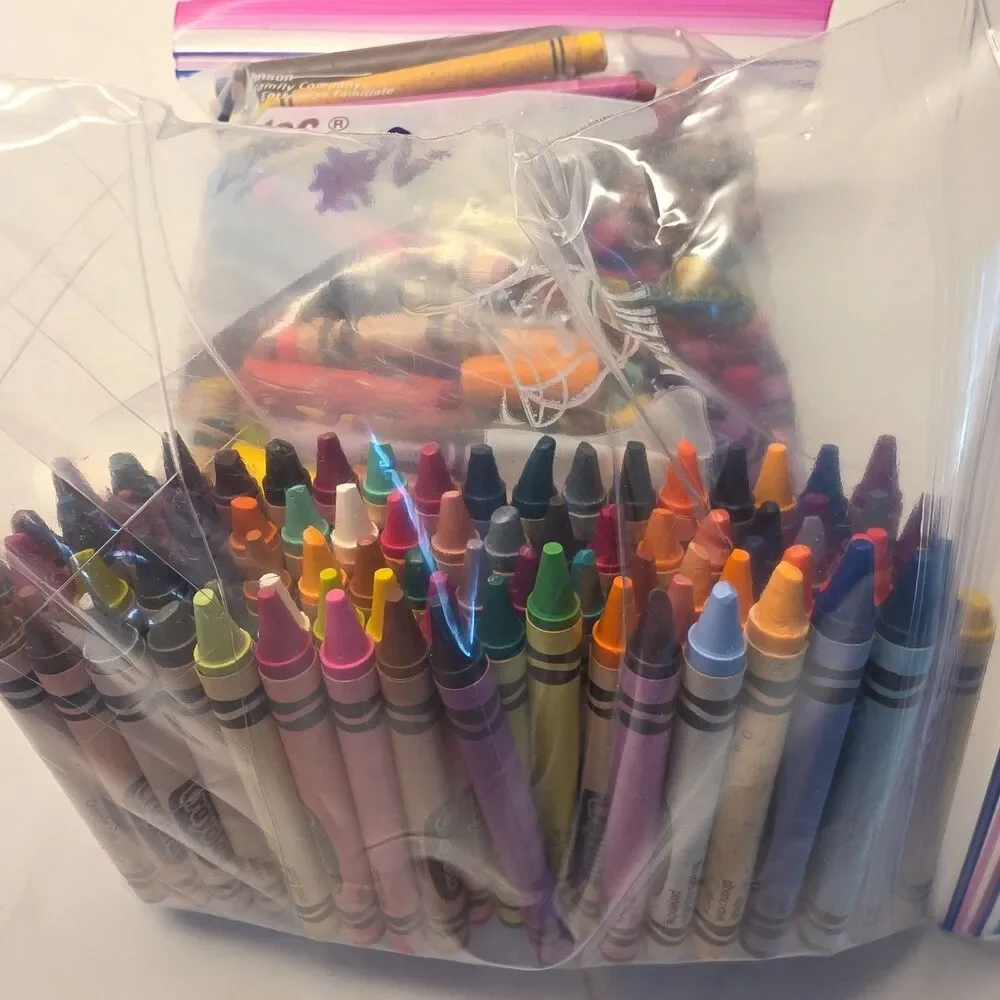 2+ lbs. Crayons Mixed Colors Whole&Broken Melting Arts & Crafts Most are Crayola